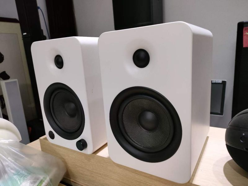 Do you know both active speakers and passive speakers?